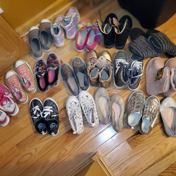 REVISED ALL Of These Perfect Pairs Of Shoes For You... - 11 Shoes For $150 - Picture 7 of 10
